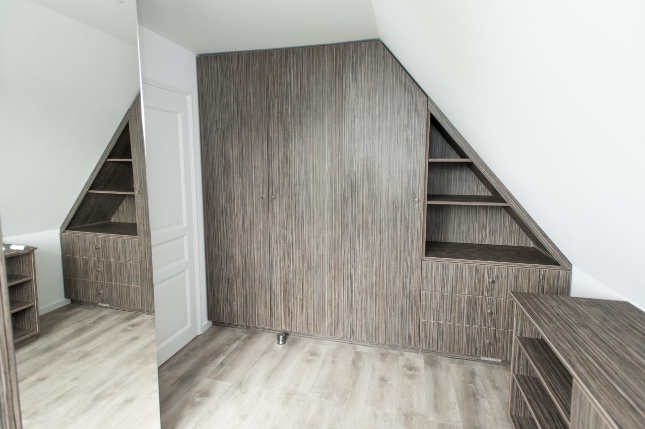 Dressing sur mesure en sous pente