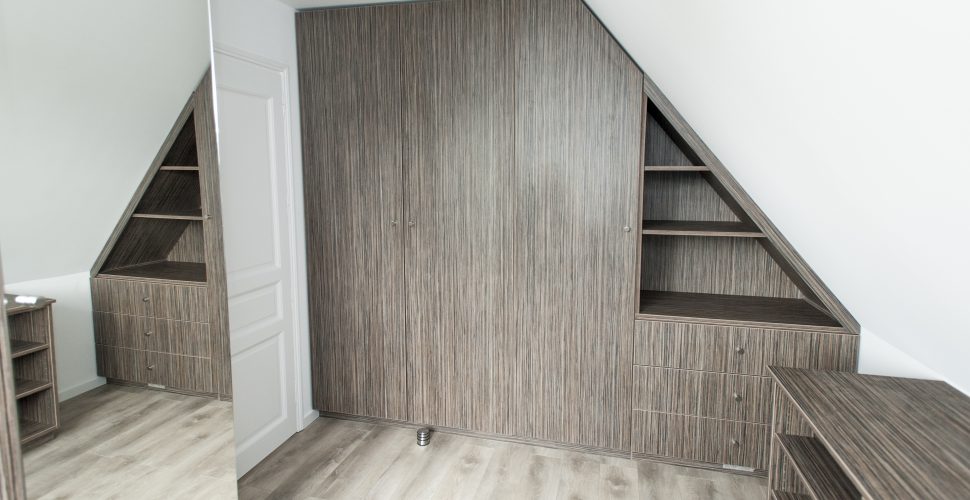 Dressing sur mesure en sous pente